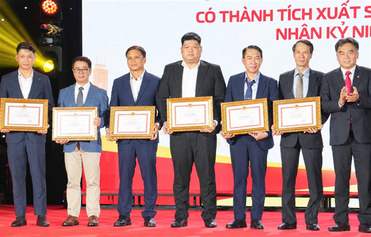 PINACO nhận Bằng khen của UBND TP. Hồ Chí Minh nhân kỷ niệm 30 năm Hàng Việt Nam Chất lượng cao