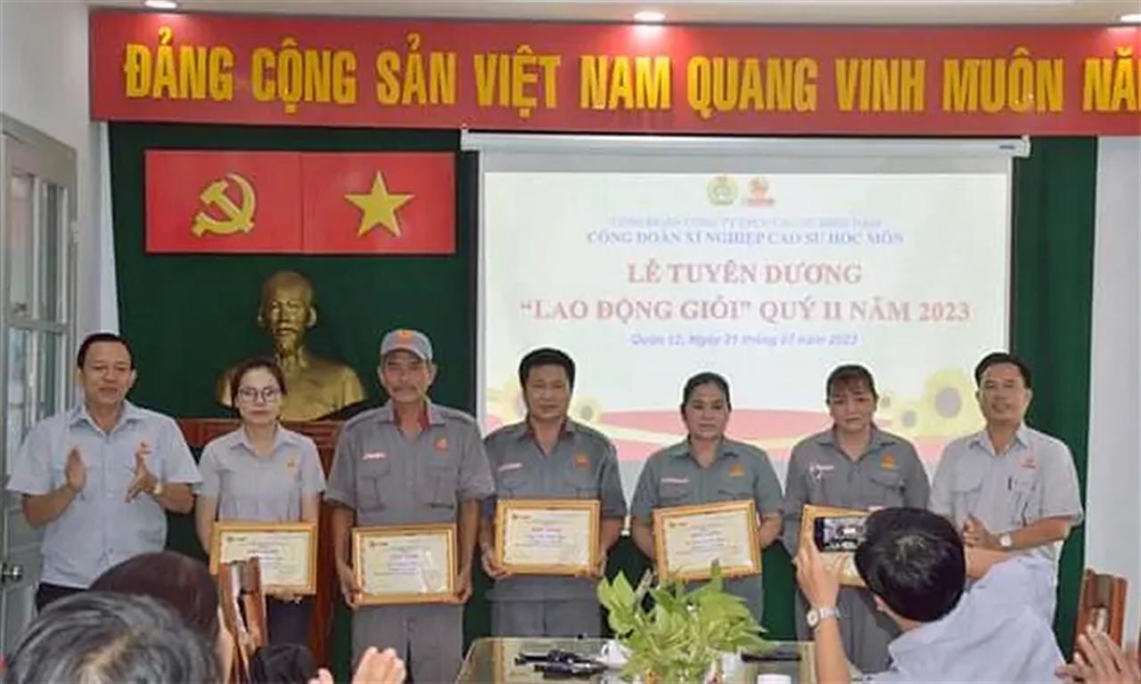 Cao su miền Nam: Các phong trào thi đua toàn diện, thiết thực