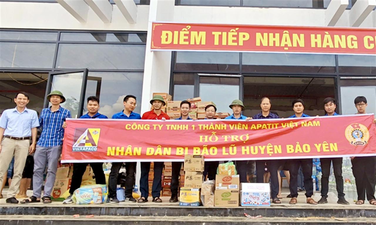 Công ty TNHH MTV Apatit Việt Nam hỗ trợ người dân bị ảnh hưởng mưa lũ tại huyện Bảo Yên, Lào Cai