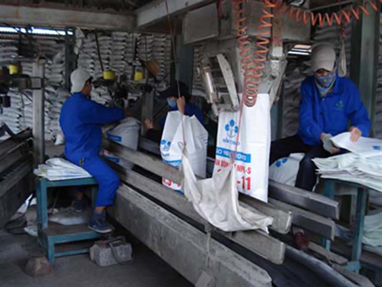 Sản xuất phân bón giả cần bị phạt nặng, hoặc truy tố trước pháp luật