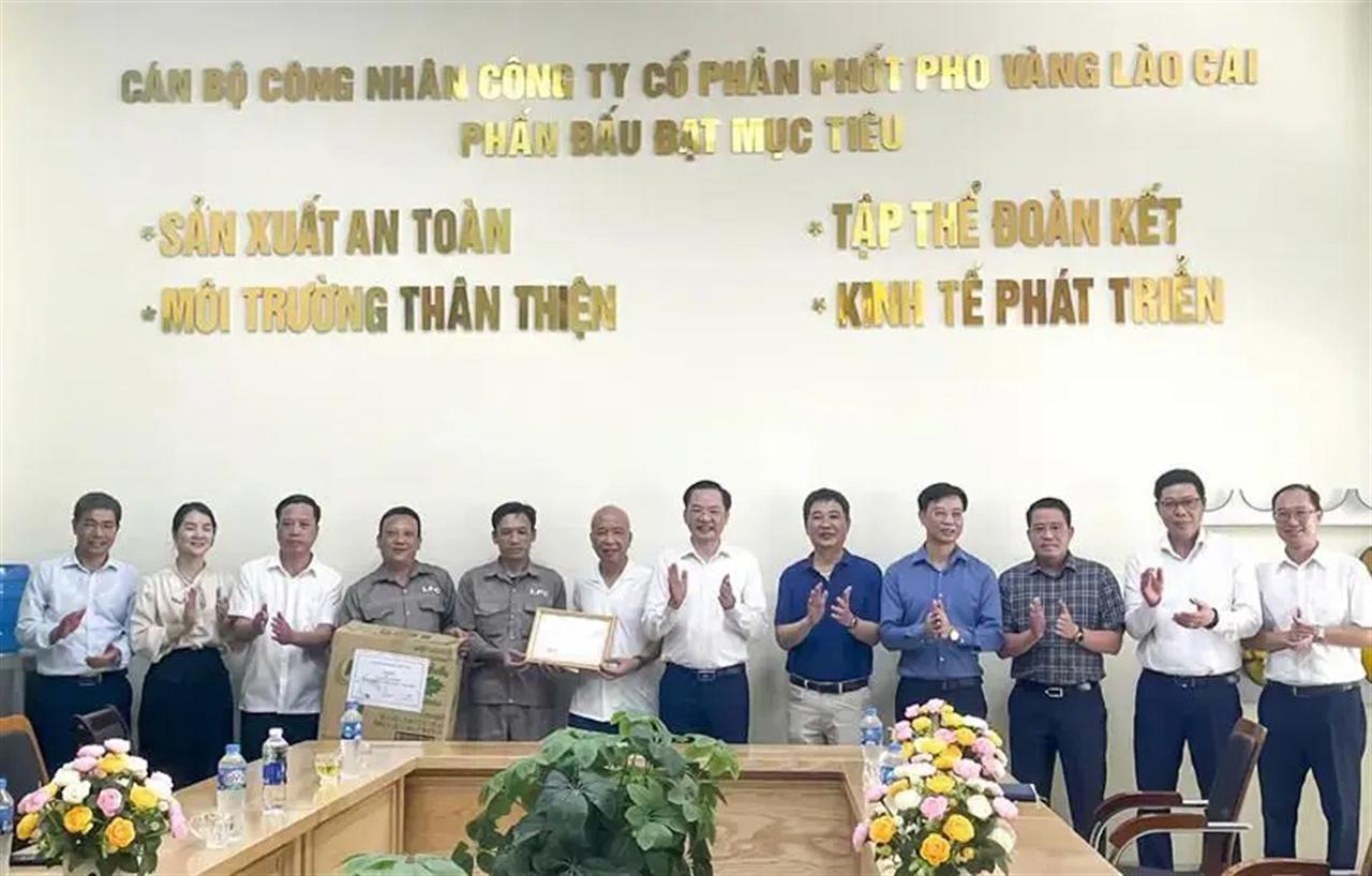 General Director Nguyễn Hữu Tú Visits and Encourages Workers at Site 19 and Yellow Phosphorus Plant