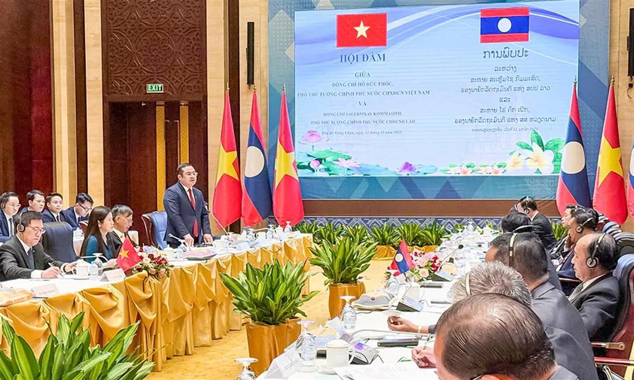 Vinachem tháp tùng Phó Thủ tướng Hồ Đức Phớc làm việc tại Lào: thúc đẩy triển khai dự án muối mỏ kali – biểu tượng hợp tác kinh tế Việt – Lào.