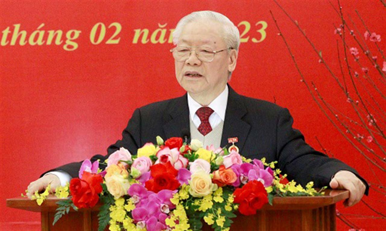 Tự hào và tin tưởng dưới lá cờ vẻ vang của Đảng, quyết tâm xây dựng một nước Việt Nam ngày càng giàu mạnh, văn minh, văn hiến và anh hùng