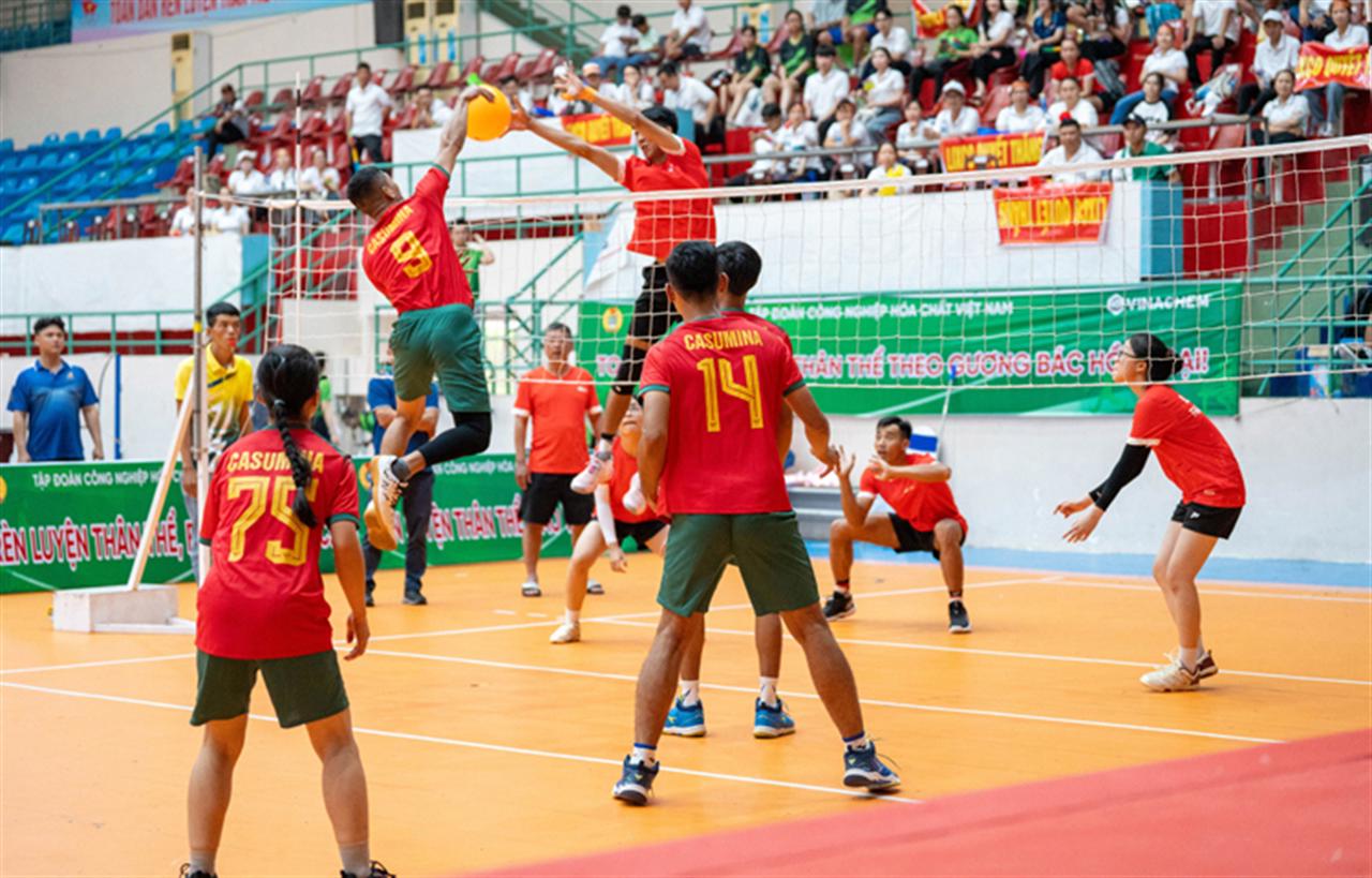 Bóng chuyền hơi: Những trận đấu sôi nổi tại Hội thao Vinachem khu vực phía Nam năm 2026