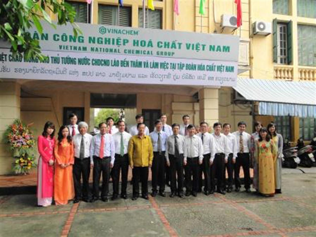 Phó thủ tướng Lào Xổmxavạt Lênhxavắt thăm và làm việc tại Tập đoàn Hóa chất Việt Nam