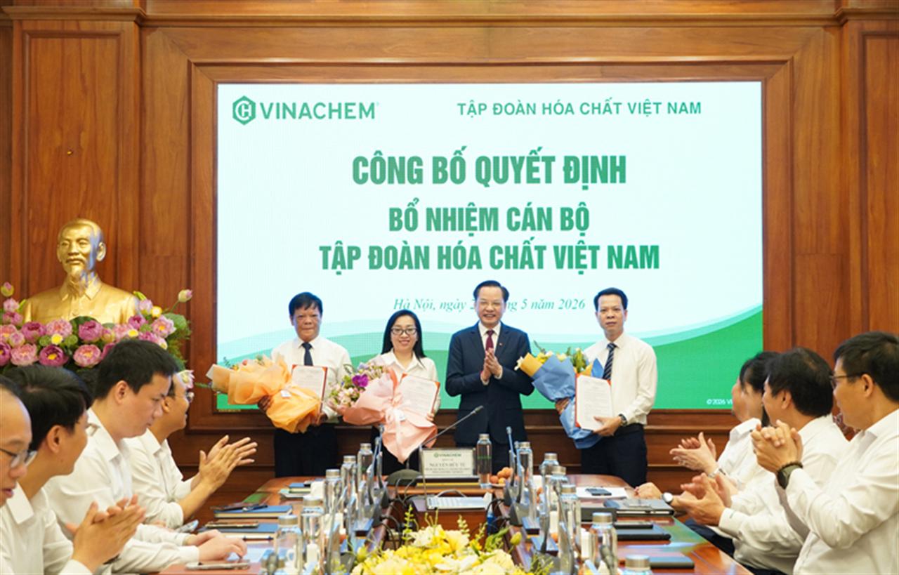 Vinachem công bố các quyết định bổ nhiệm cán bộ