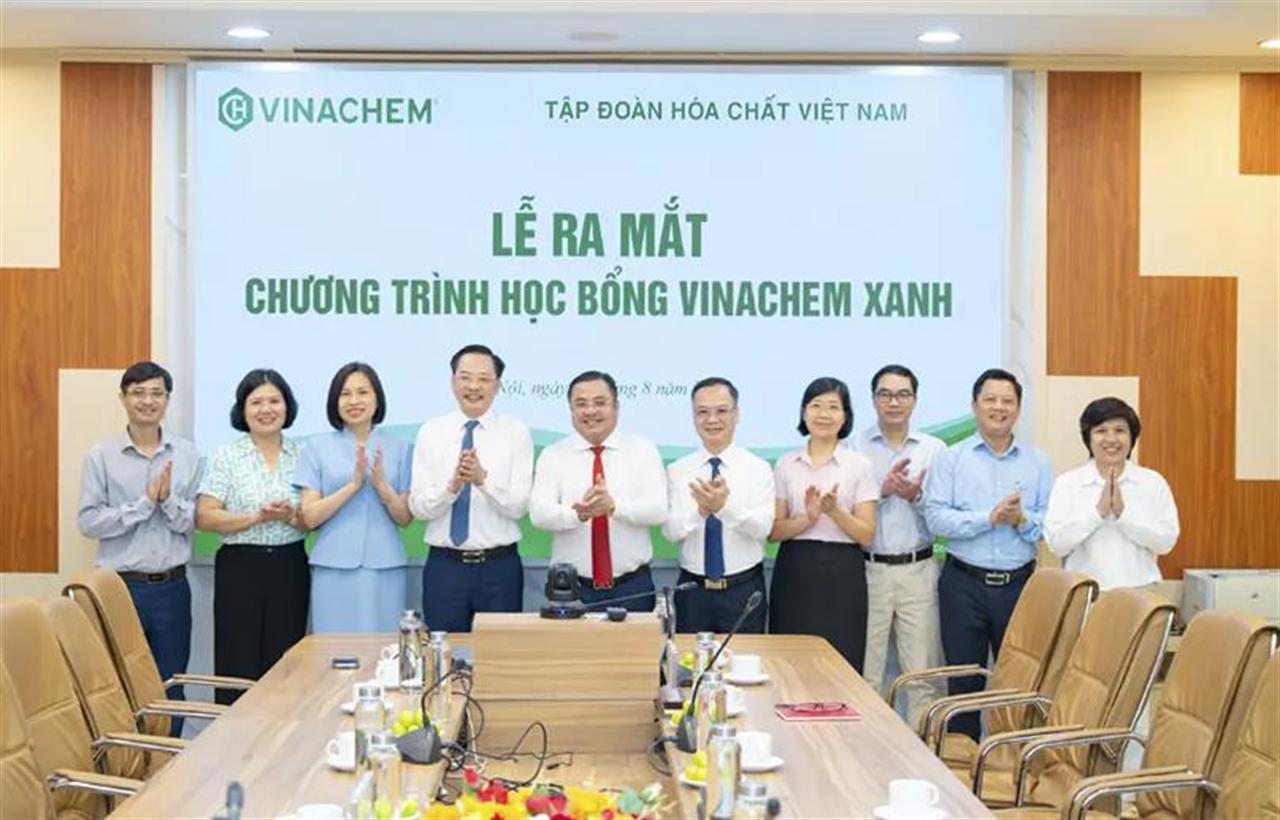 Vinachem ra mắt Chương trình học bổng Vinachem Xanh, đồng hành phát triển nguồn nhân lực chất lượng cao