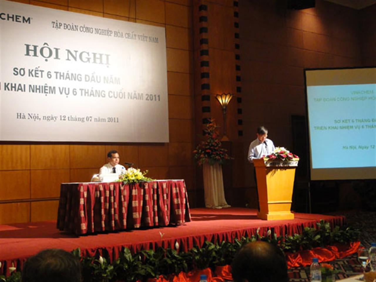 Tập đoàn Hóa chất Việt Nam: Hội nghị sơ kết 6 tháng đầu năm 2011