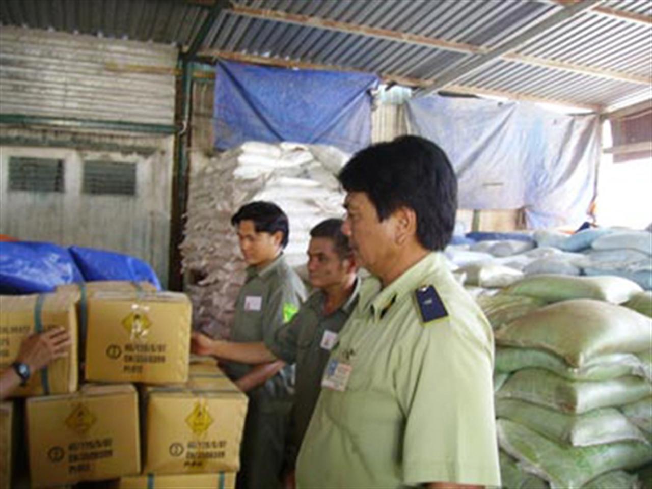 Nông dân hoang mang giữa "ma trận" phân bón thật, giả