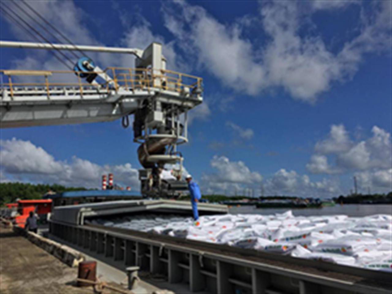 Doanh nghiệp phân bón “mong” được đóng thuế VAT