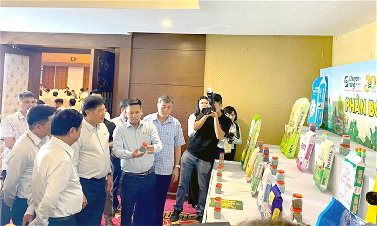 Công ty CP Phân bón miền Nam trưng bày sản phẩm tại Lễ kỷ niệm 30 năm Khuyến nông Việt Nam