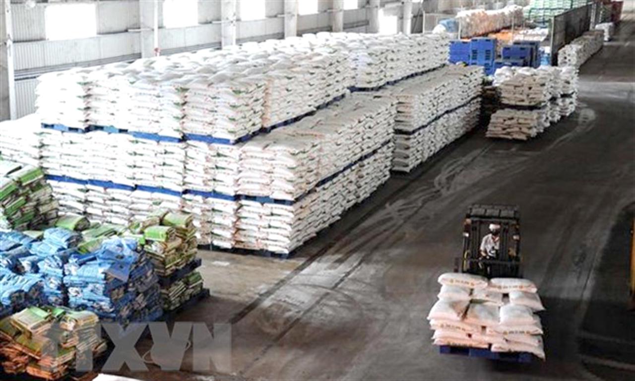 Giá phân bón trong nước giảm nhẹ nhờ nguồn cung ổn định