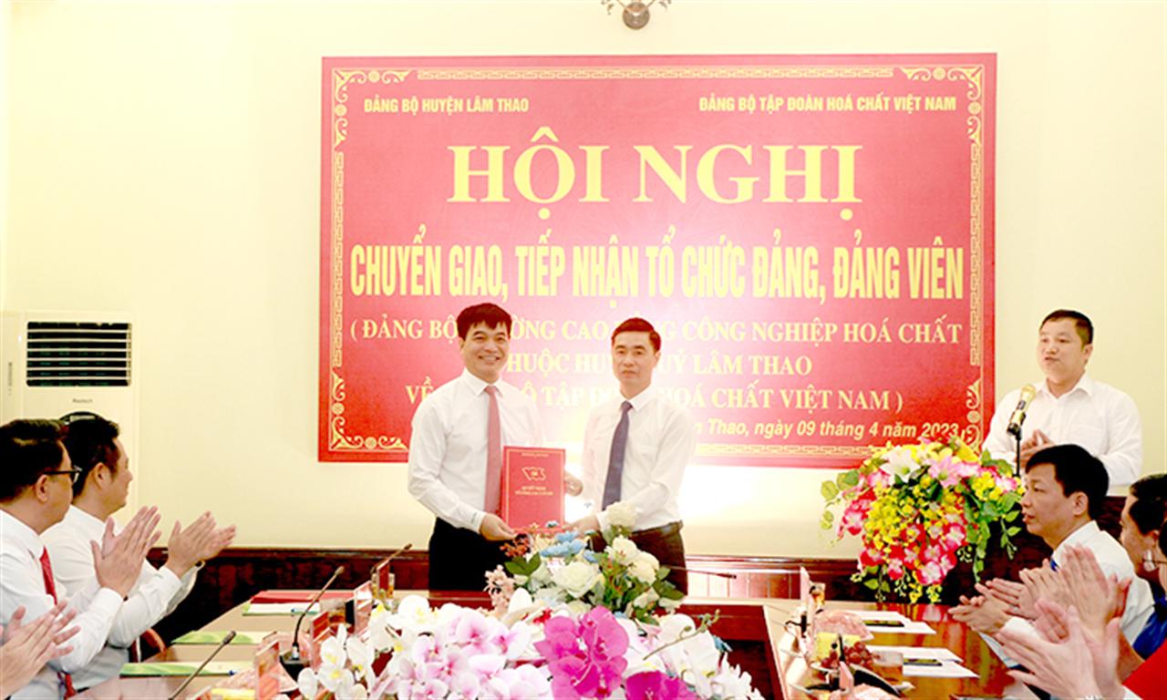 Đảng ủy VINACHEM: Tiếp nhận cơ sở Đảng về trực thuộc Đảng bộ Tập đoàn Hóa chất Việt Nam