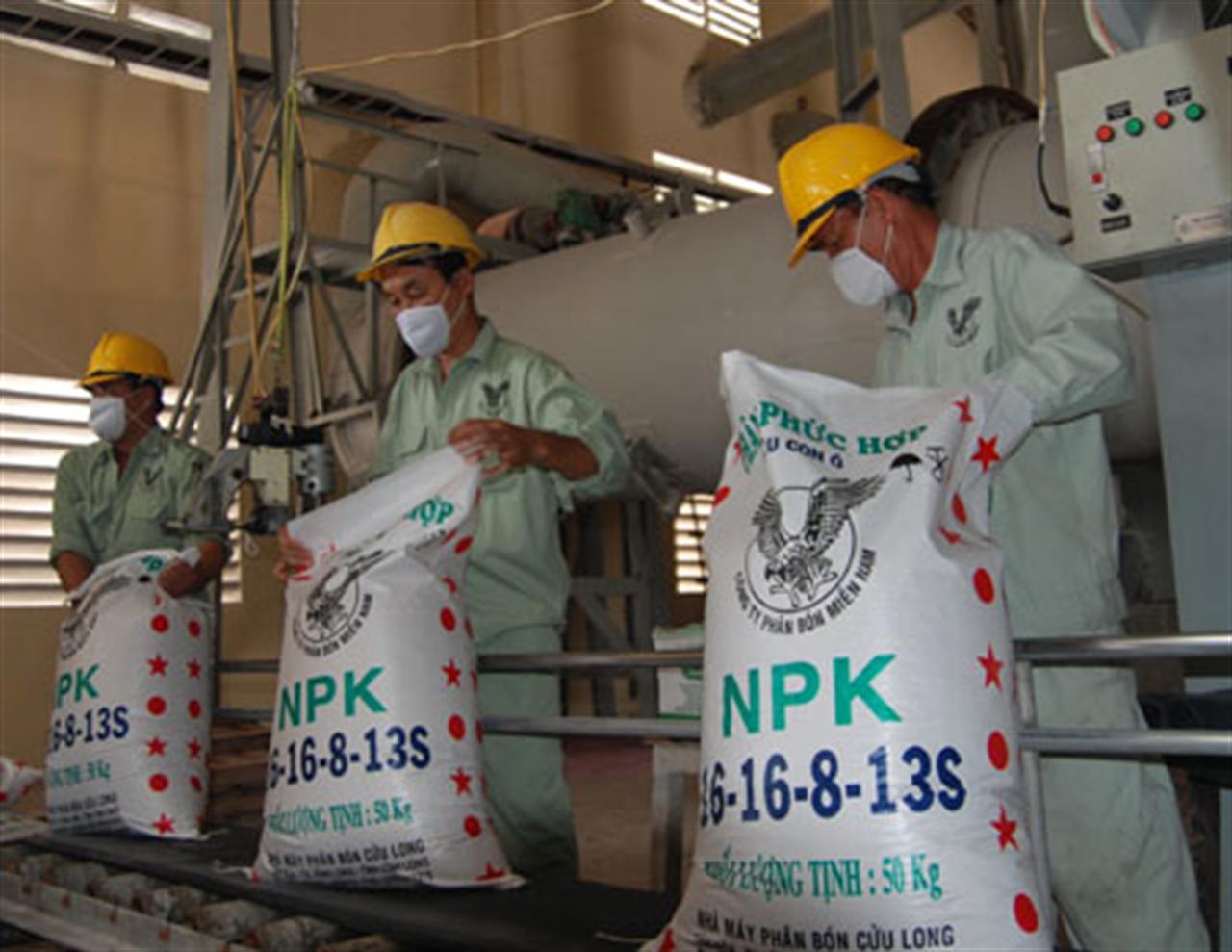 Lại “sốt” giá phân bón