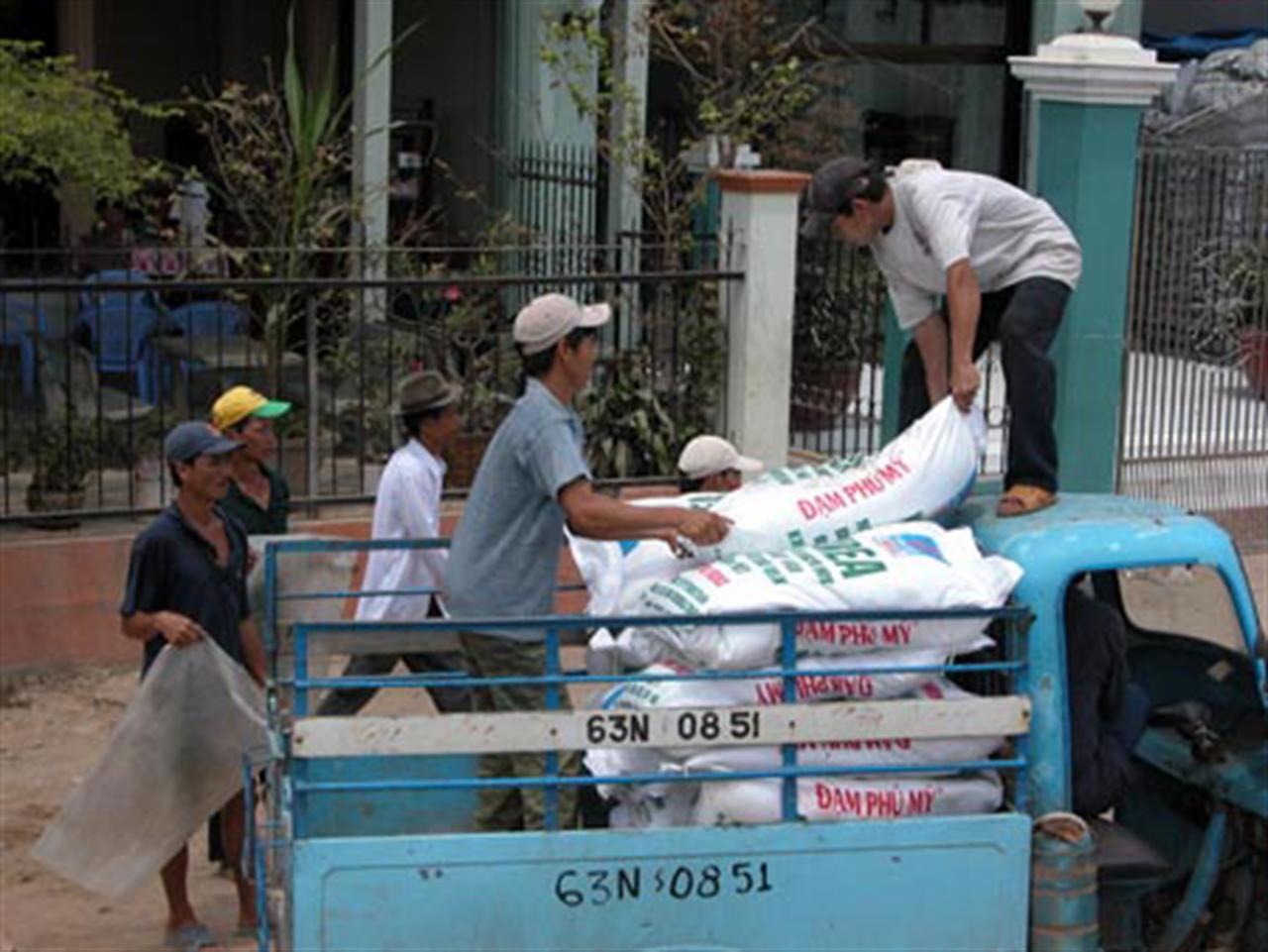 Phân bón chờ tăng giá