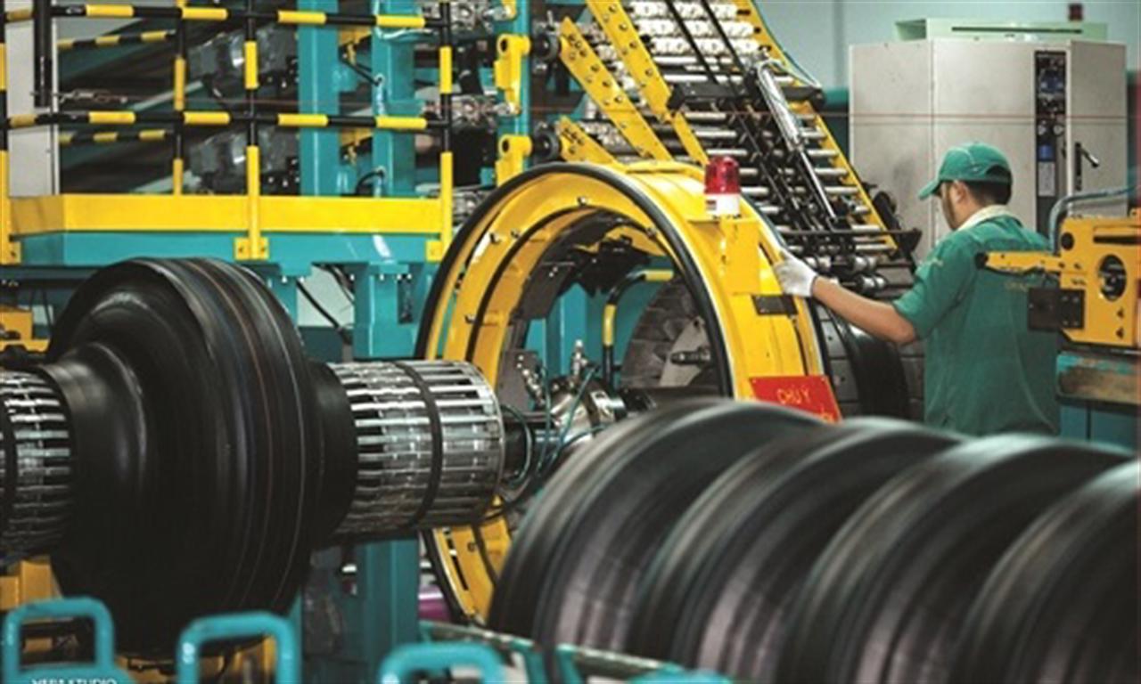 Vietnam’s economy recovers, inflation risks remain