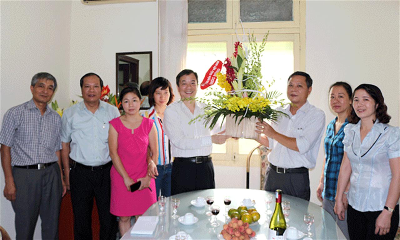 Lãnh đạo Tập đoàn thăm, chúc mừng cơ quan Báo chí