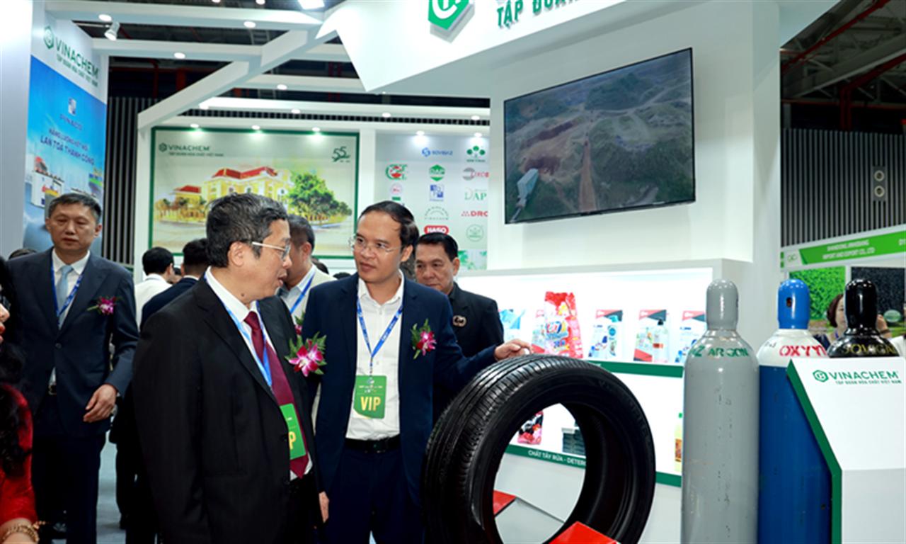 Đẩy mạnh chuyển đổi năng lượng, chuyển đổi số, chuyển đổi xanh trong ngành công nghiệp hóa chất.