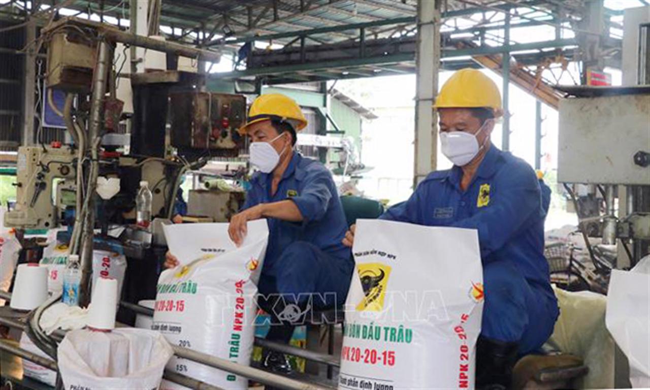 Giá phân bón tiếp tục giảm do nhu cầu trầm lắng