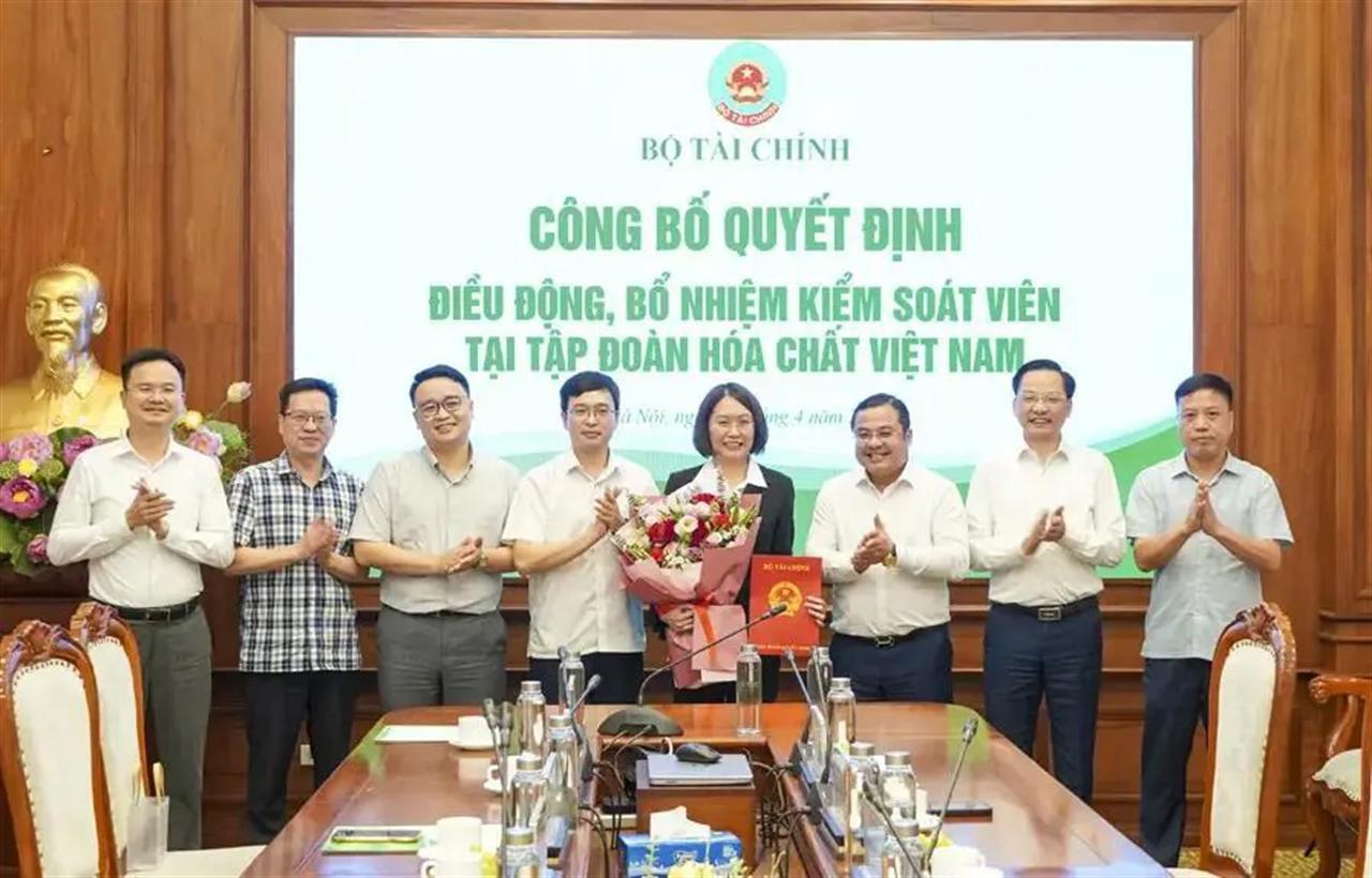 Announcement Ceremony for the Appointment and Assignment of Controller at Vietnam National Chemical Group