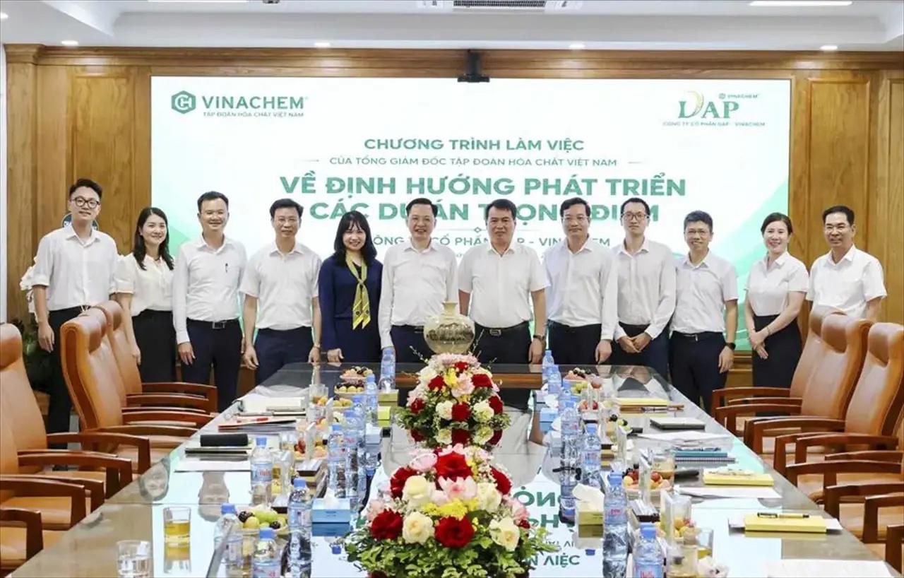 Vinachem General Director Works with DAP-Vinachem Joint Stock Company: Strategic Investment Orientation for 2026–2030