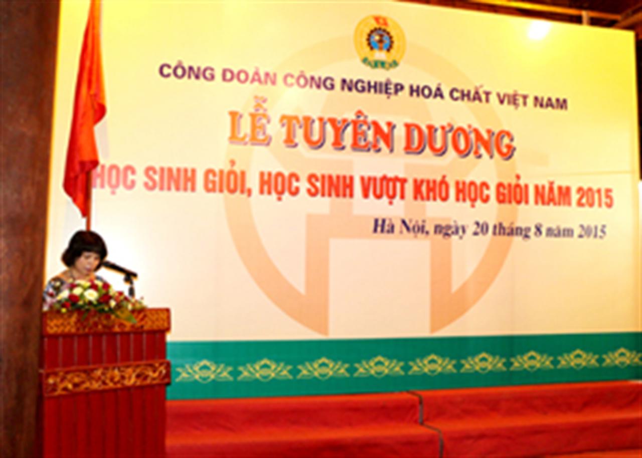CĐ Công nghiệp Hóa chất VN: Tuyên dương học sinh giỏi, học sinh vượt khó học giỏi năm 2015