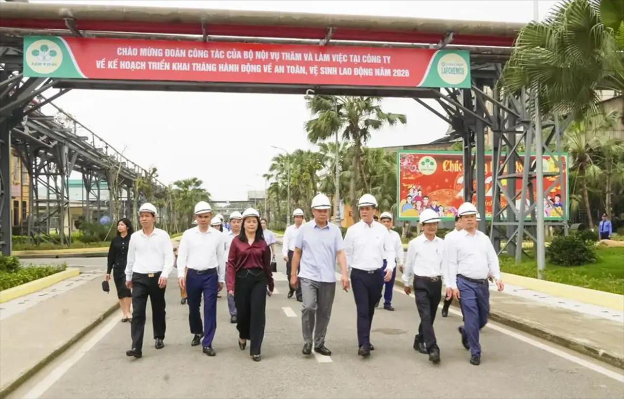 Ministry of Home Affairs Works with Vinachem: Promoting the Implementation of the 2026 Month of Action on Occupational Safety and Health