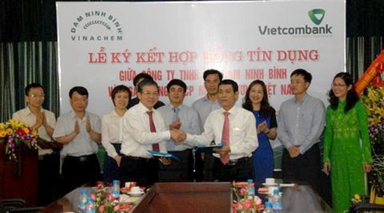 Vietcombank và Công ty TNHH MTV Đạm Ninh Bình ký hợp đồng tín dụng trị giá 800 tỷ đồng
