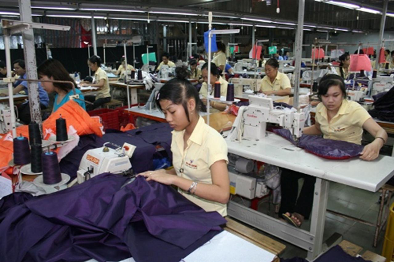 Thực hiện mức lương tối thiểu vùng theo quy định mới