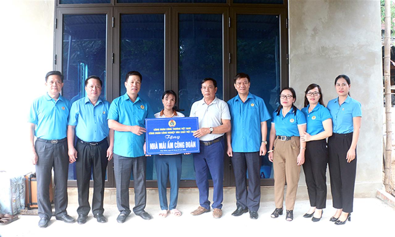 Hỗ trợ xây dựng nhà ở "Mái ấm công đoàn" cho Đoàn viên