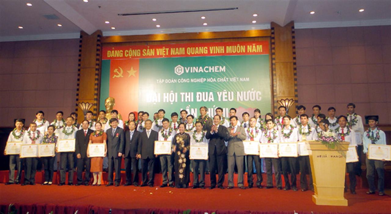 Tôn vinh lao động giỏi ngành hoá chất