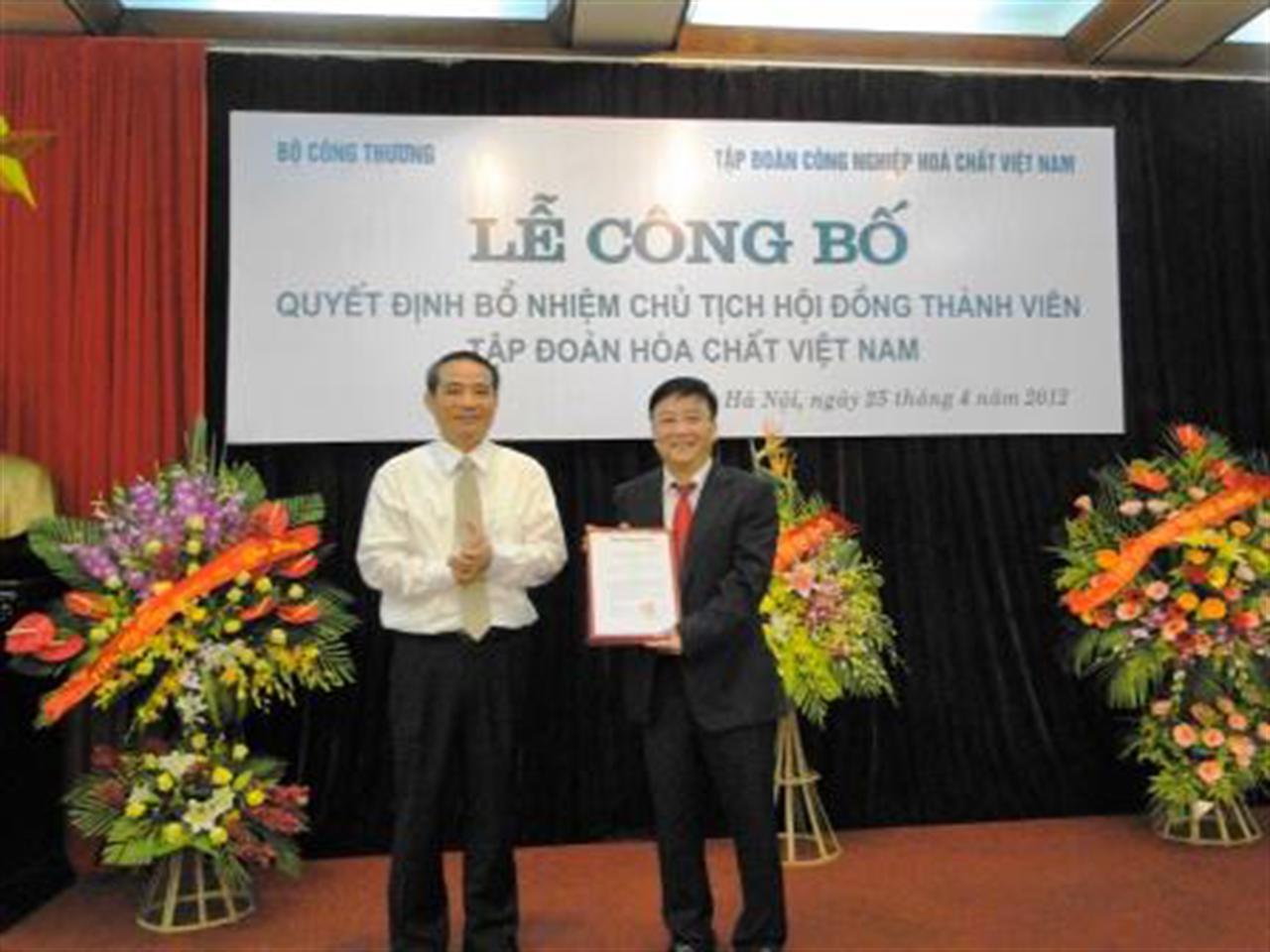 Chủ tịch Hội đồng thành viên Tập đoàn Hóa chất Việt Nam Nguyễn Anh Dũng chính thức nhận nhiệm vụ