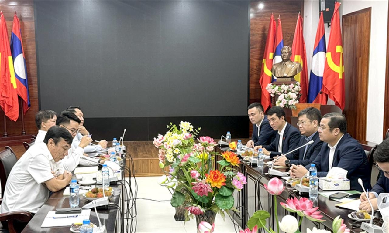 Đồng chí Bí thư Đảng ủy, Chủ tịch HĐTV Tập đoàn Hóa chất Việt Nam làm việc tại CHDCND Lào