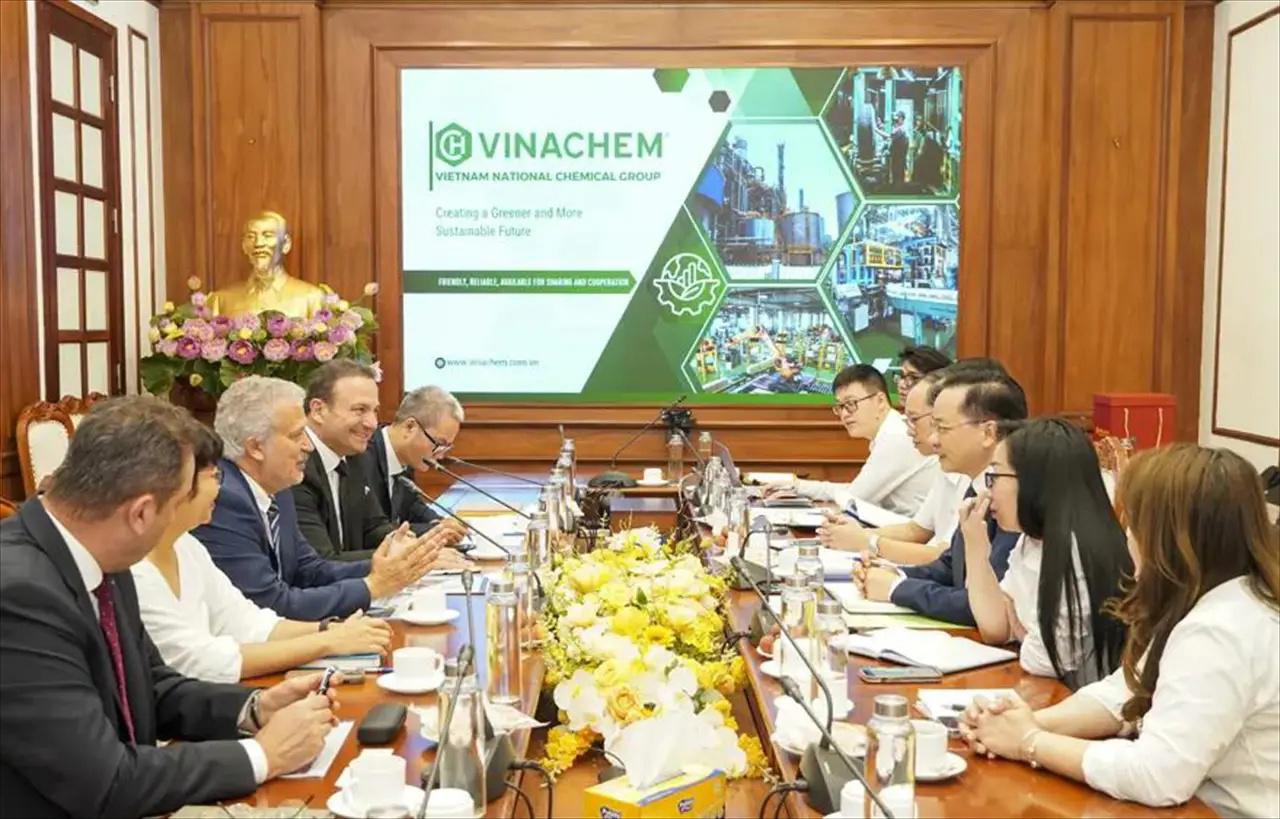 Vinachem General Director Meets with Partners from Turkey