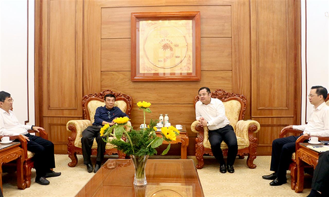 Tổng giám đốc VINACHEM tiếp và làm việc với đoàn công tác Ủy ban hợp tác Lào - Việt Nam