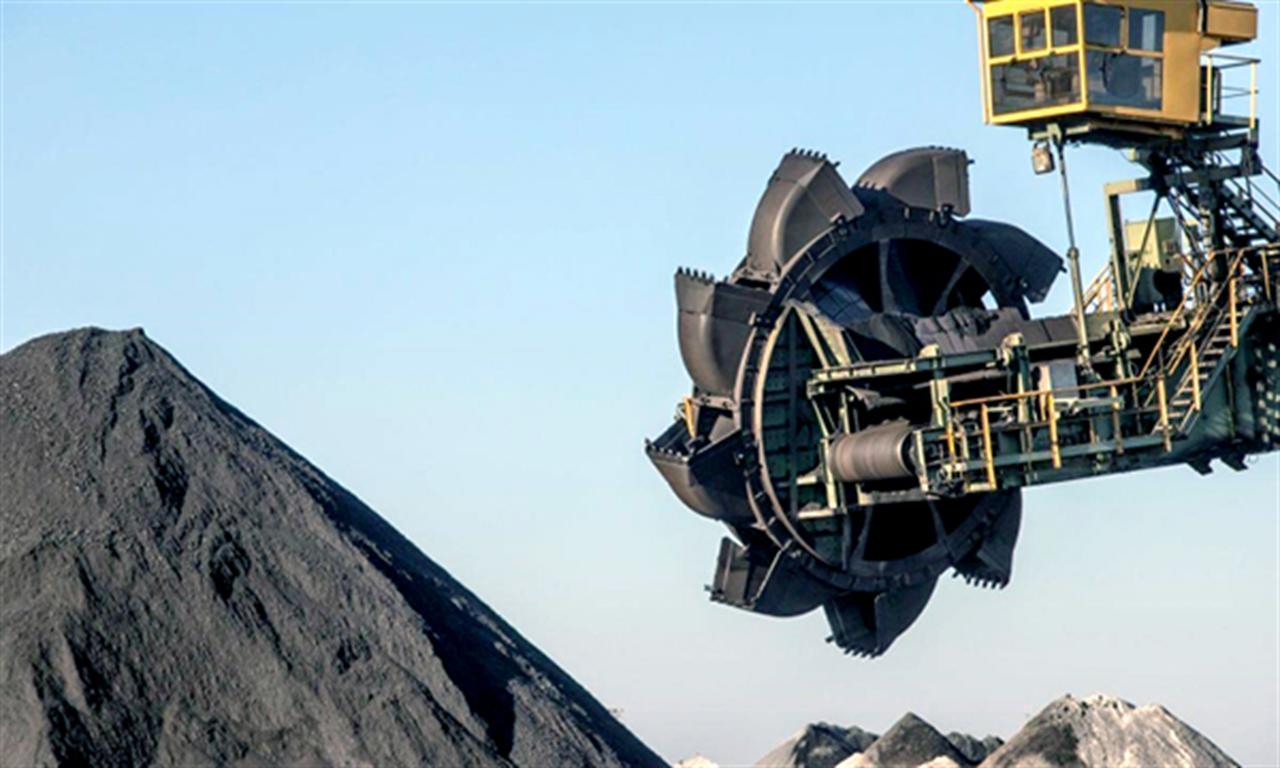 Bloomberg: EU xem xét cấm nhập khẩu than và hạn chế phân bón từ Nga