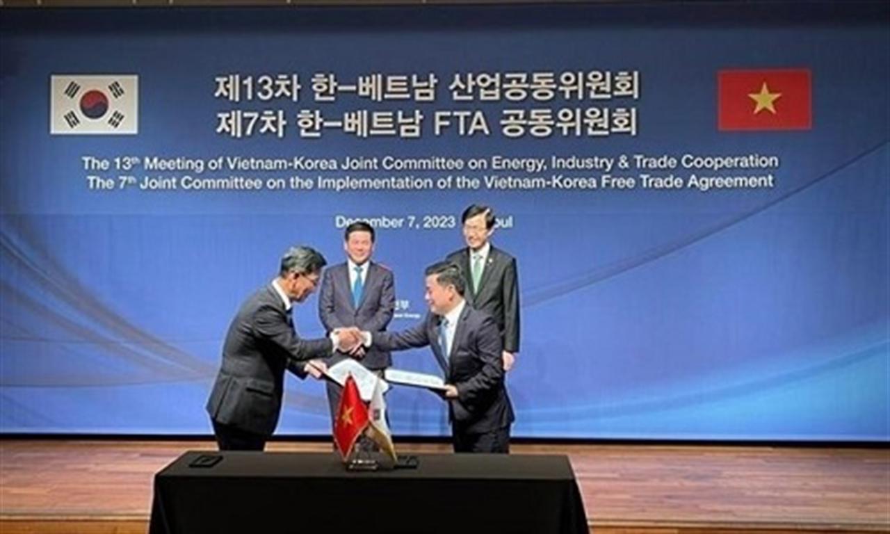 RoK, Vietnam enhance links in trade, industry, energy