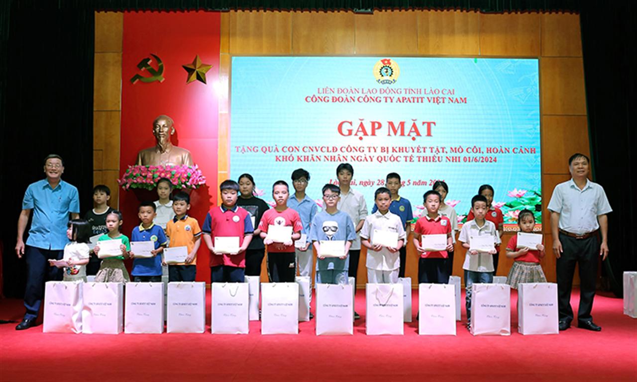 Công ty TNHH MTV Apatit Việt Nam: Gặp mặt, tặng quà các cháu khuyết tật, mồ côi, có hoàn cảnh khó khăn