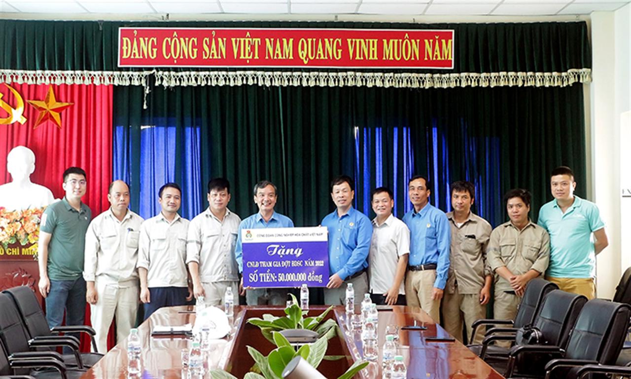 Công đoàn Công nghiệp Hóa chất Việt Nam thăm hỏi, động viên người lao động