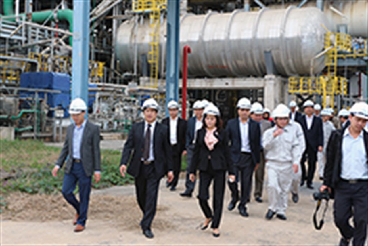 Đồng chí BT Tỉnh ủy tỉnh Ninh Bình kiểm tra tình hình sản xuất tại Công ty TNHH MTV Đạm Ninh Bình