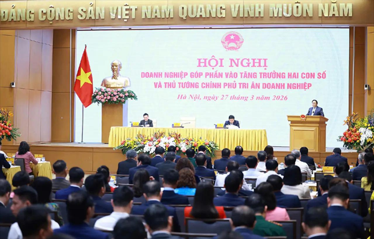 Chairman of the Members’ Council of Vietnam National Chemical Group Attends the Conference “Enterprises Contributing to Double-Digit Growth”