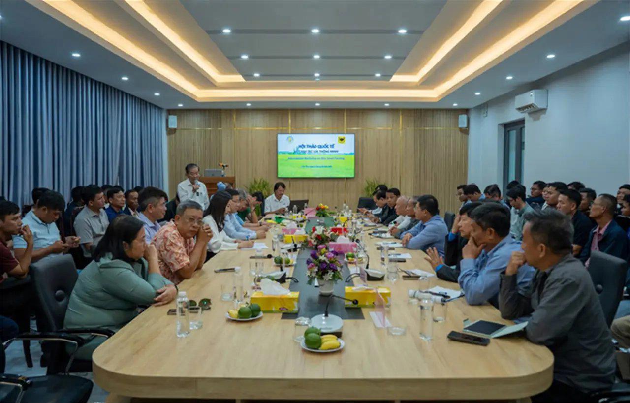 Binh Dien Welcomes Cambodian Delegation to Visit and Learn from Rice Production Models in the Mekong Delta