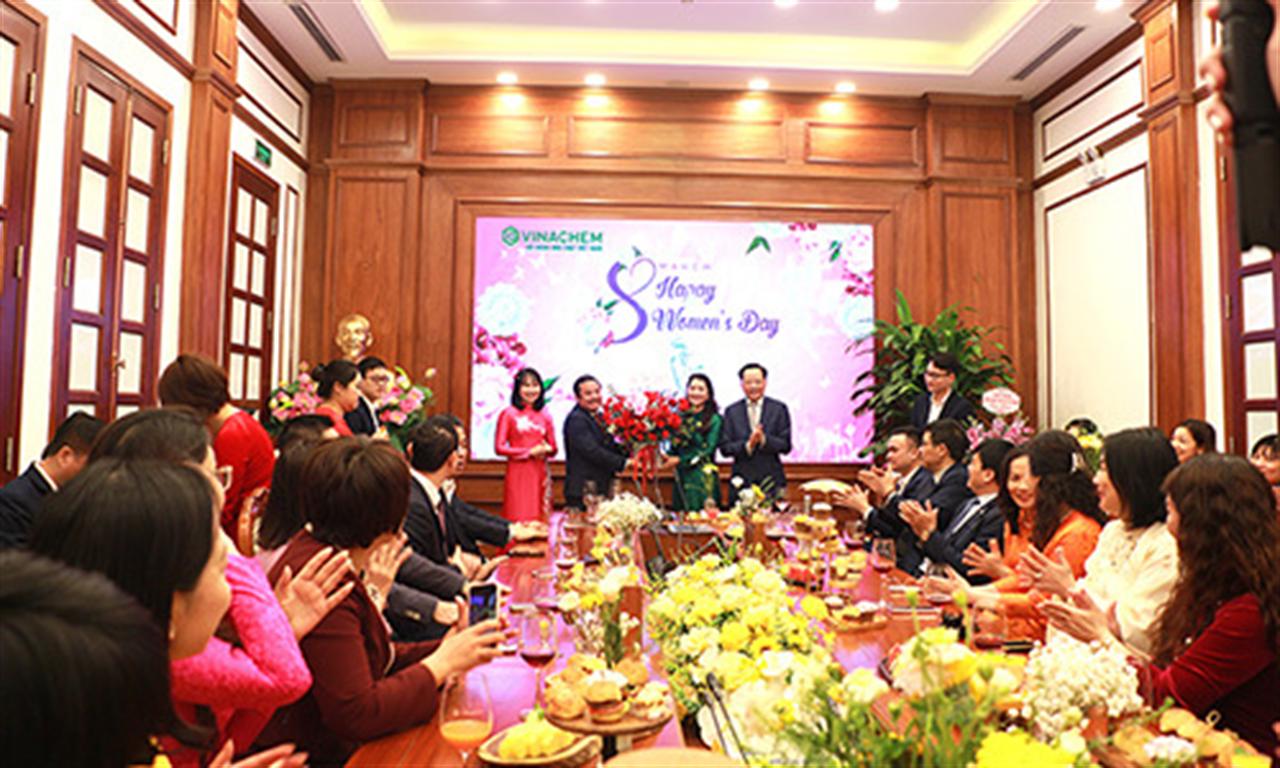 Tập đoàn Hóa chất Việt Nam tổ chức buổi Gặp mặt nữ cán bộ công nhân viên nhân ngày Quốc tế phụ nữ 8/3