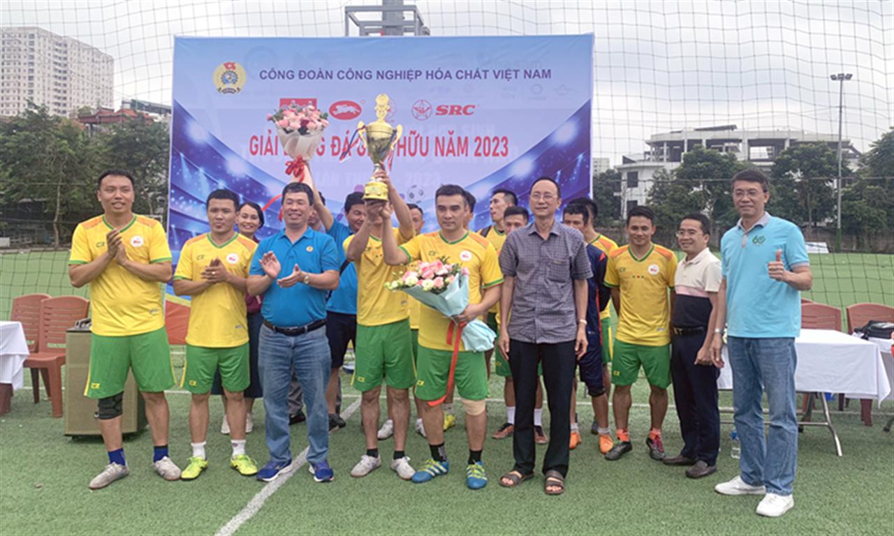 Giao hữu bóng đá chào mừng thành công Đại hội IV Công đoàn Công Thương Việt Nam