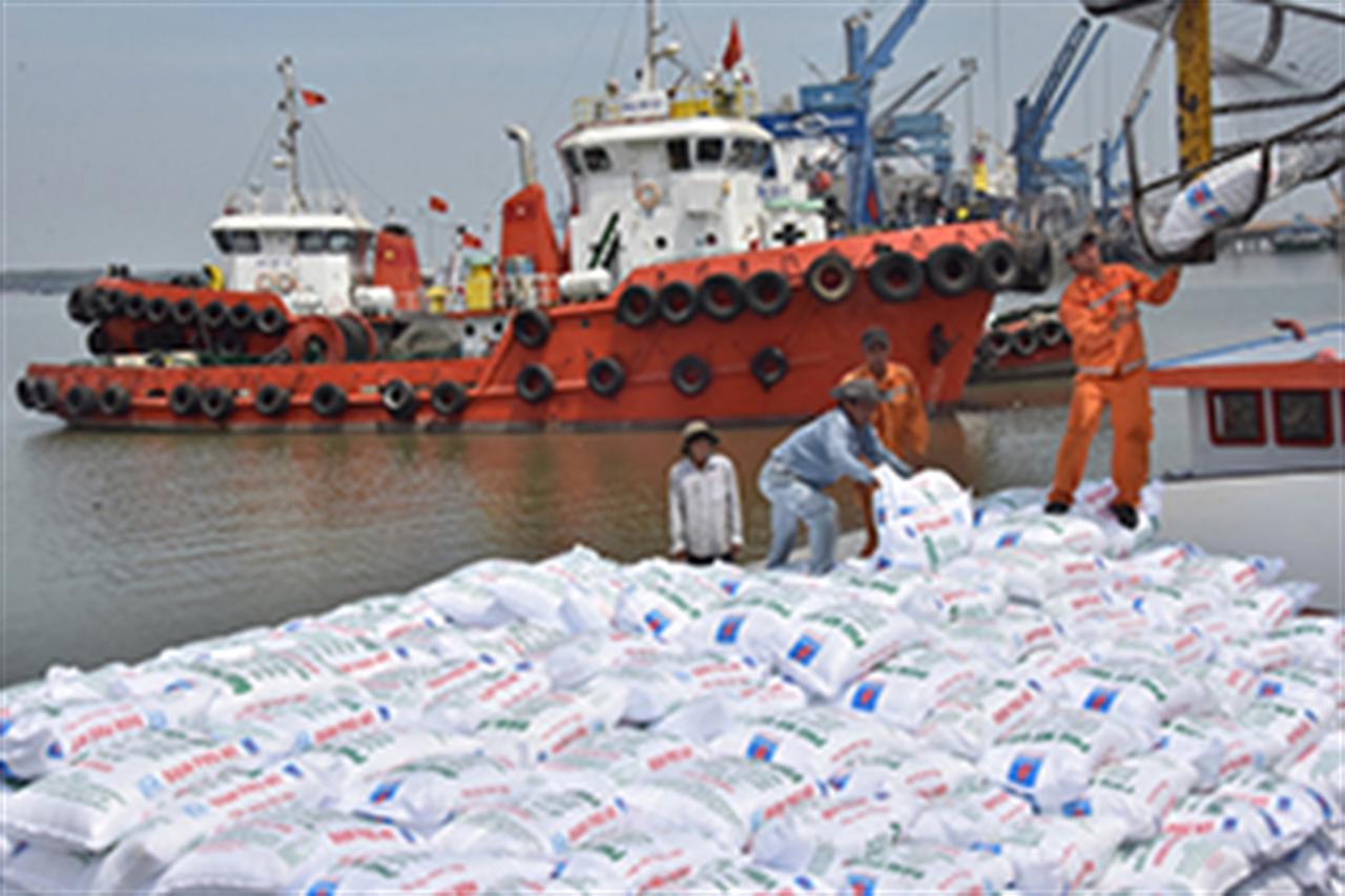 Nên để phân bón chịu thuế giá trị gia tăng 0% hay 5%?