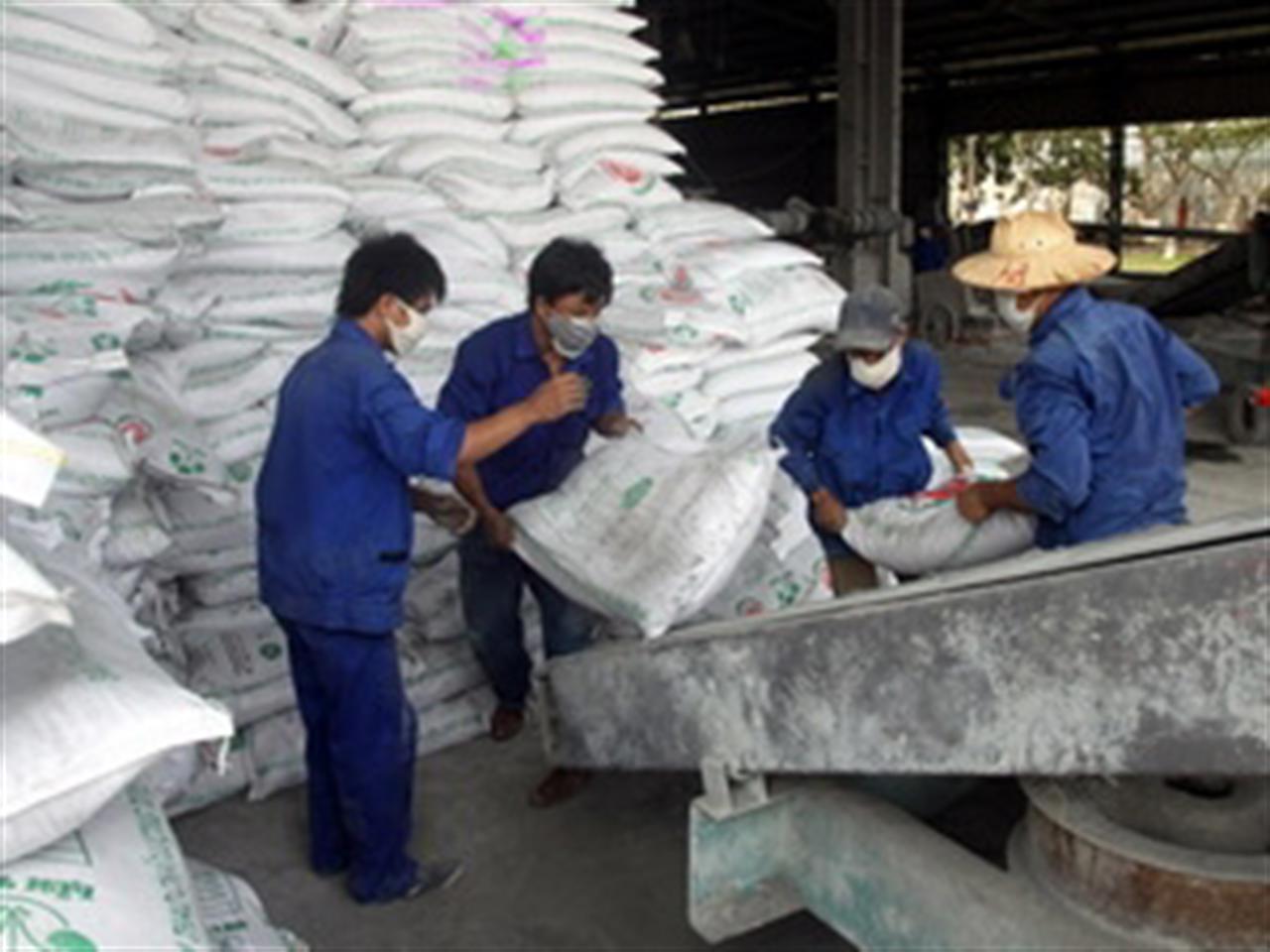 Chưa đến mùa vụ nhưng giá phân bón đã tăng mạnh