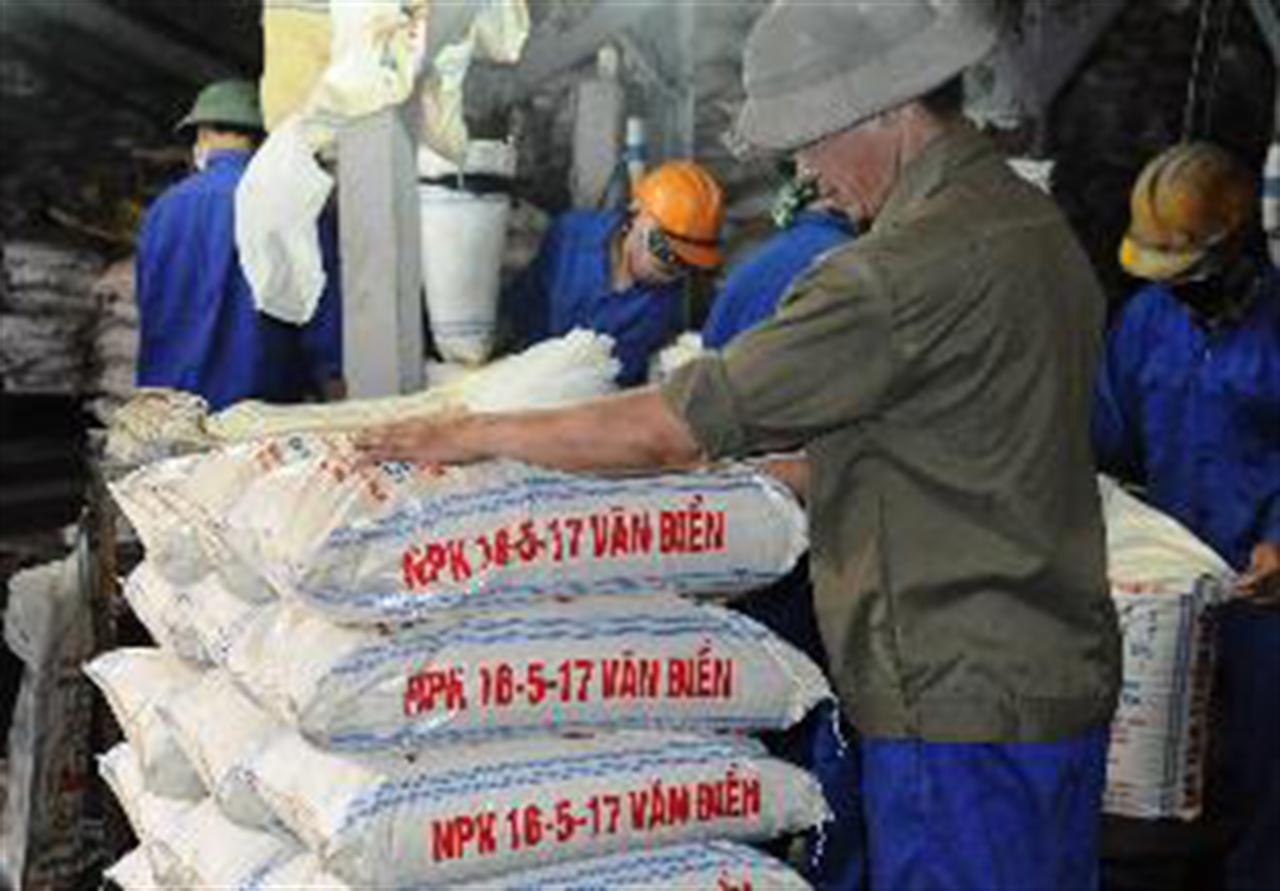 Phân bón Văn Điển tri ân nông dân
