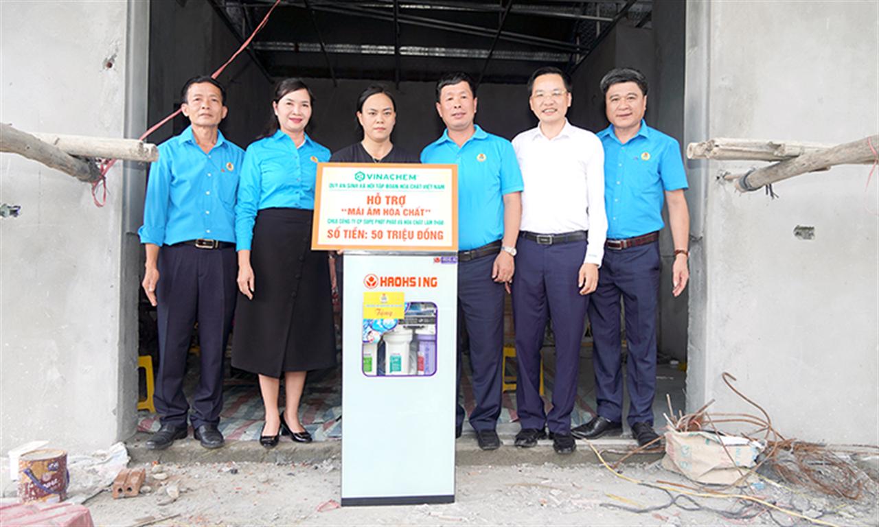 VINACHEM: Trao hỗ trợ "Mái ấm hóa chất" cho người lao động