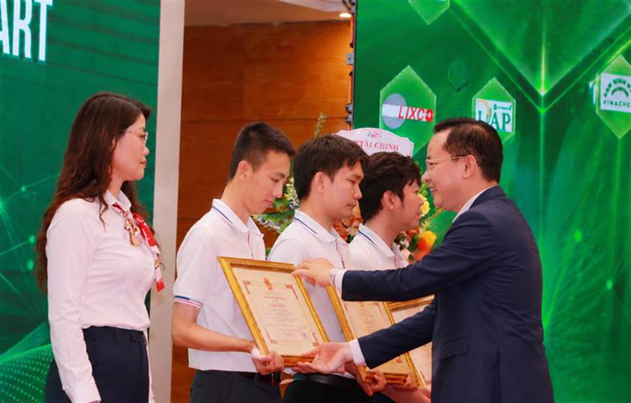 Anh Nguyễn Đình Mạnh – Tận tâm với nhiệm vụ phát triển website VinachemMart
