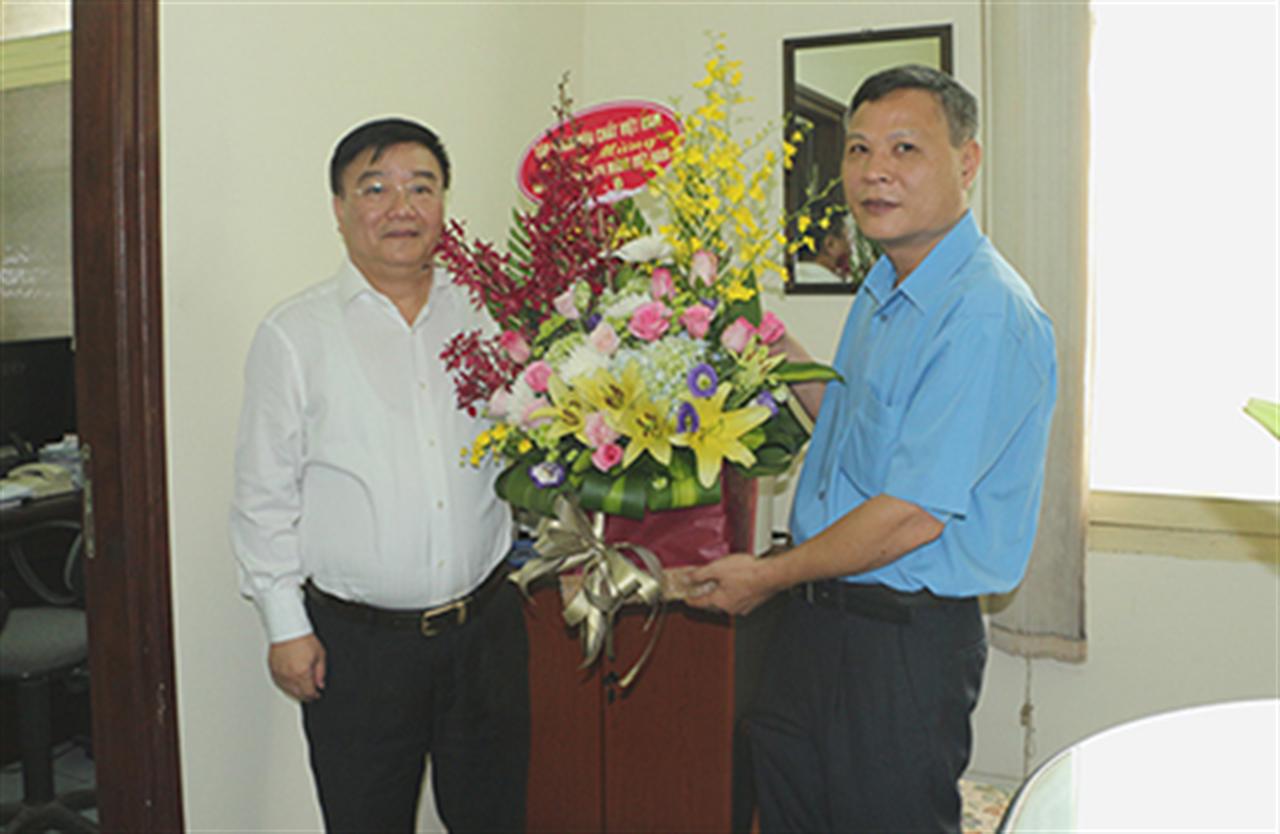 Lãnh đạo Tập đoàn thăm, chúc mừng ngày Báo chí Cách mạng Việt Nam